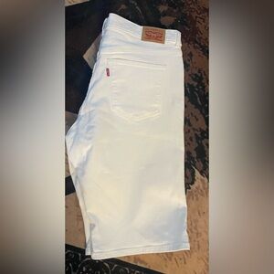Levi's Sz 32 NWOT White Denim Bermuda  Shorts